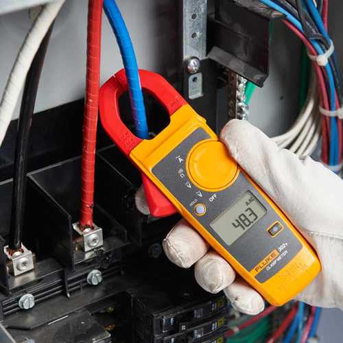 Fluke AC Clamp Meter, 400A, 30mm Jaw, CAT III 600V 302+: Shop Online at ...