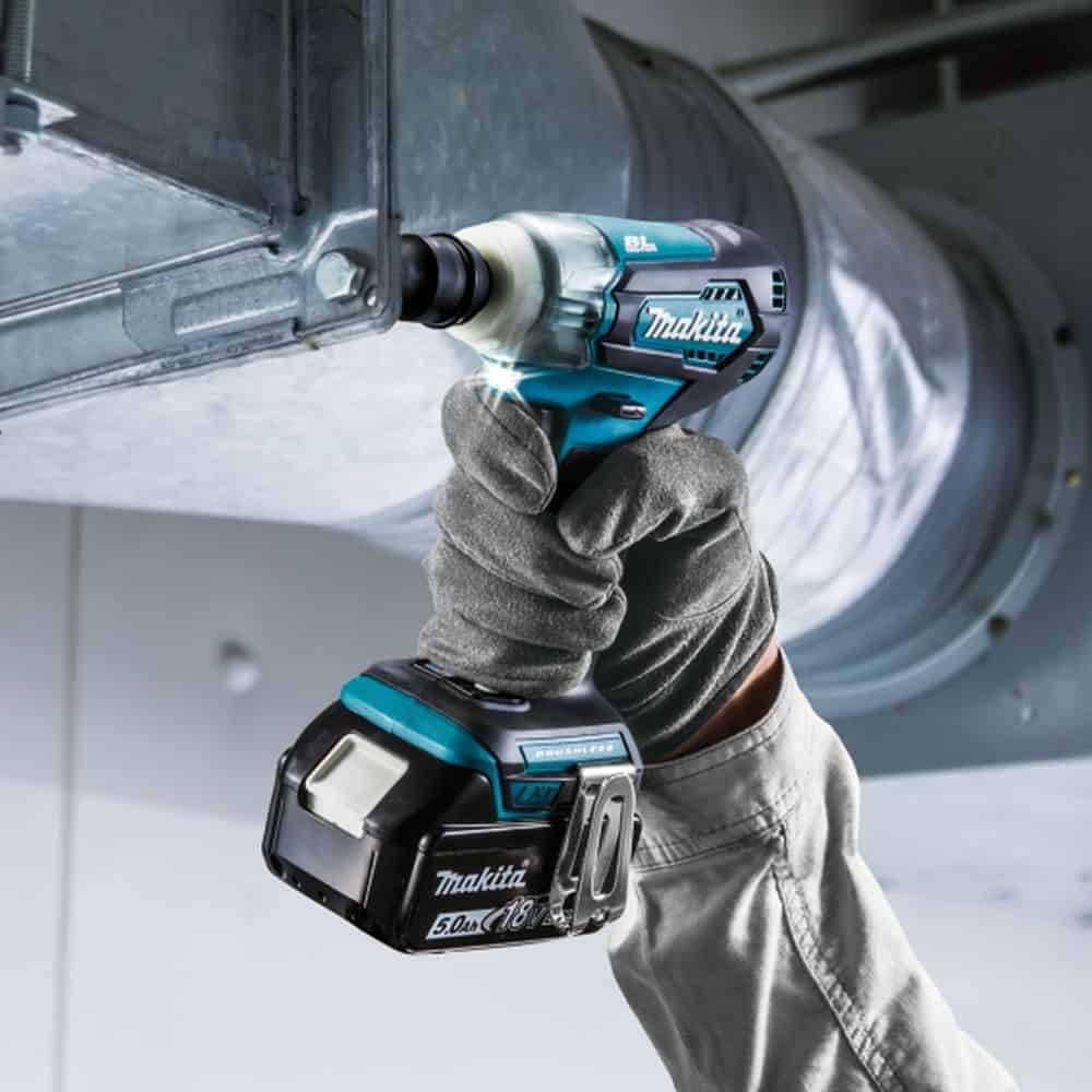 Makita impact wrench discount with battery and charger